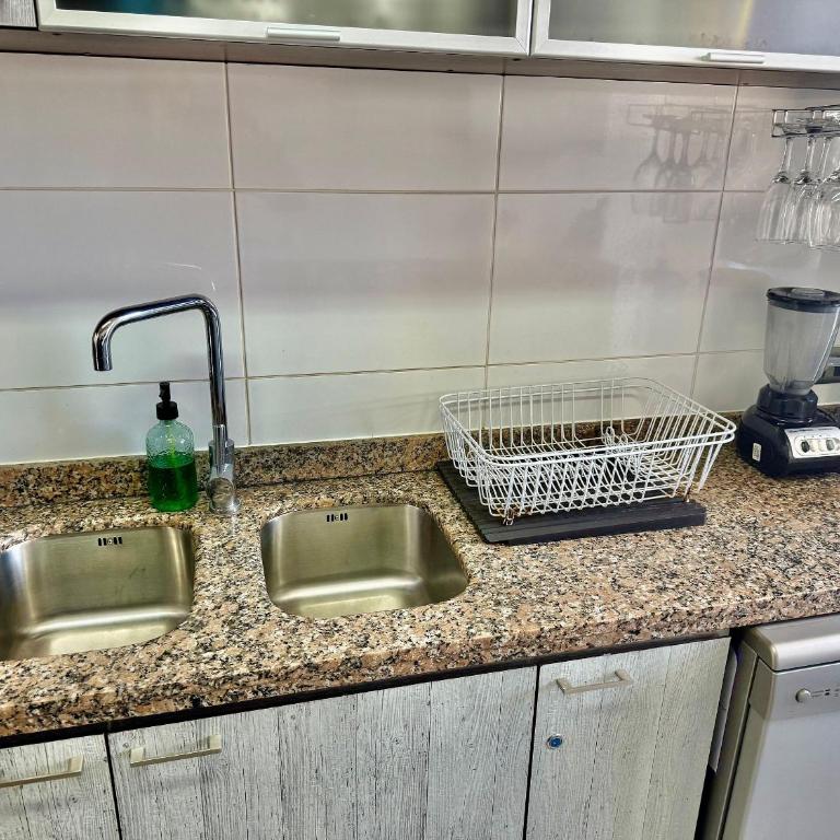 Spacious Apartment, Beautiful Decor and Ocean View - 10-Bed Female Dormitory Room - 27