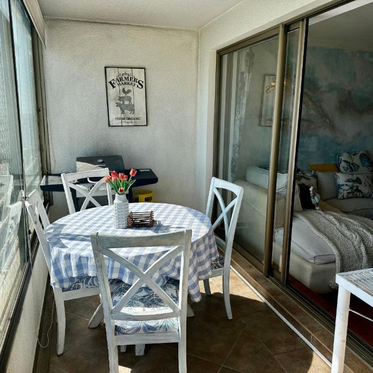 Spacious Apartment, Beautiful Decor and Ocean View - 10-Bed Female Dormitory Room - 37