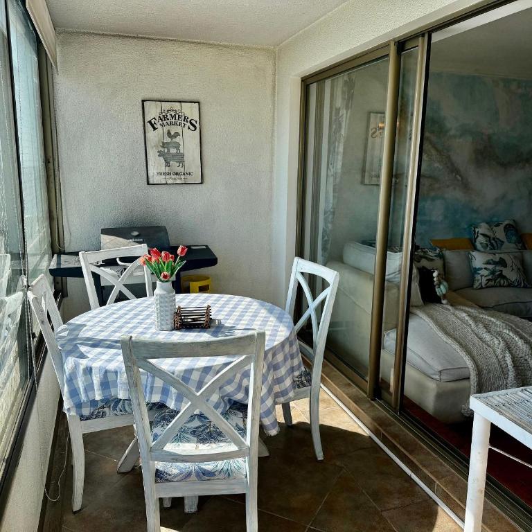 Spacious Apartment, Beautiful Decor and Ocean View - 10-Bed Female Dormitory Room - 38