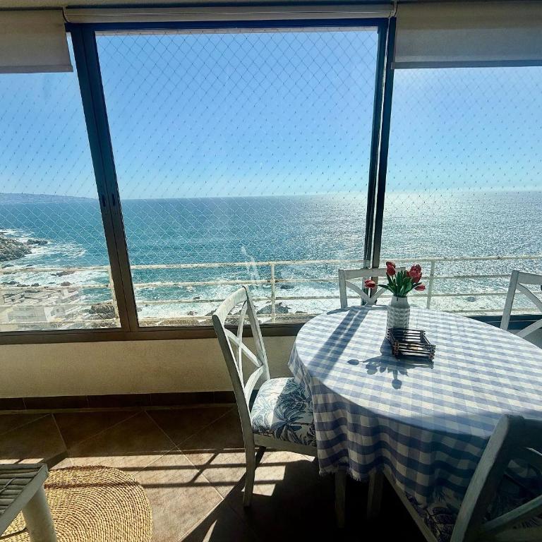 Spacious Apartment, Beautiful Decor and Ocean View - 10-Bed Female Dormitory Room - 39