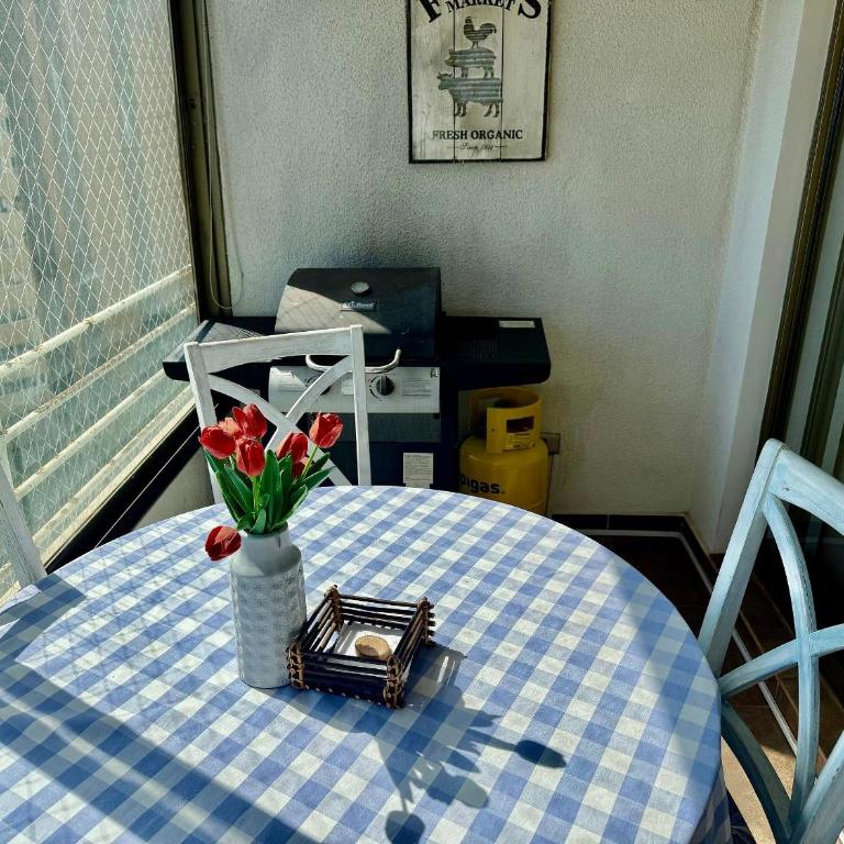 Spacious Apartment, Beautiful Decor and Ocean View - 10-Bed Female Dormitory Room - 41