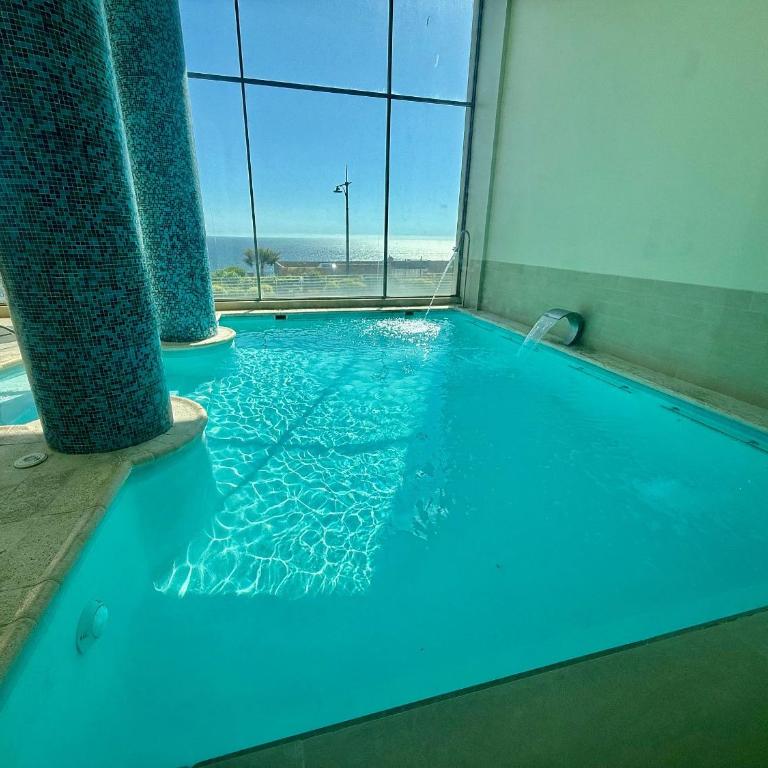 Spacious Apartment, Beautiful Decor and Ocean View - 10-Bed Female Dormitory Room - 42