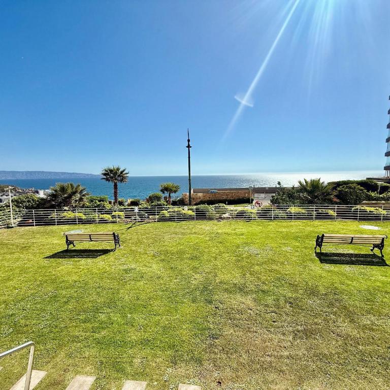 Spacious Apartment, Beautiful Decor and Ocean View - 10-Bed Female Dormitory Room - 45
