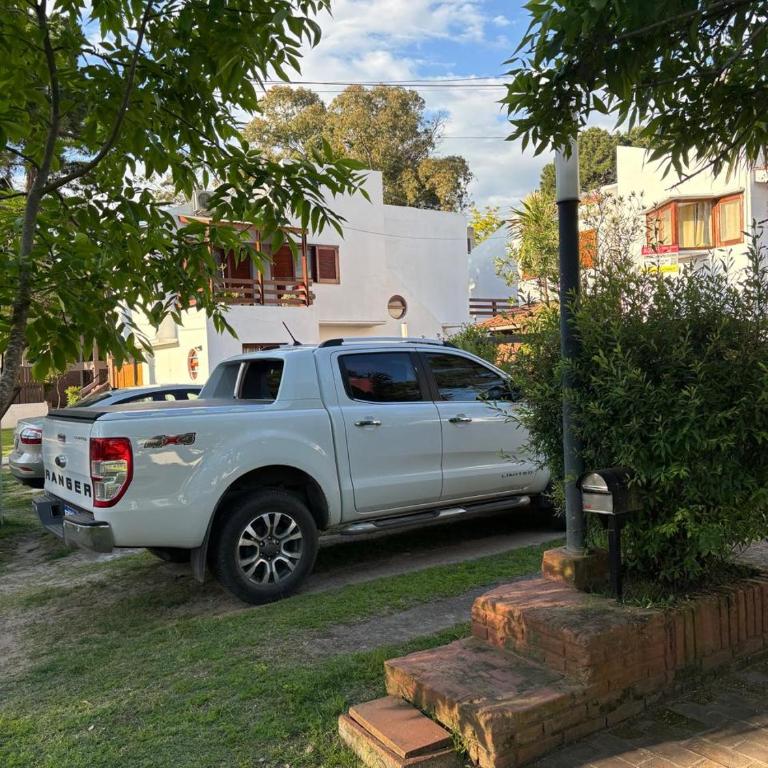del Besugo, Dúplex Céntrico en Pinamar, parrila, patio, cochera, 2 ambientes - One-Bedroom Apartment - 1