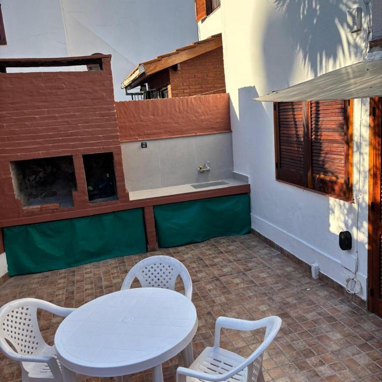 del Besugo, Dúplex Céntrico en Pinamar, parrila, patio, cochera, 2 ambientes - One-Bedroom Apartment - 7