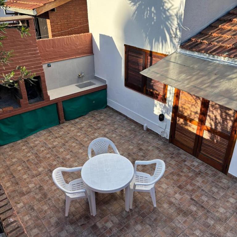 del Besugo, Dúplex Céntrico en Pinamar, parrila, patio, cochera, 2 ambientes - One-Bedroom Apartment - 8