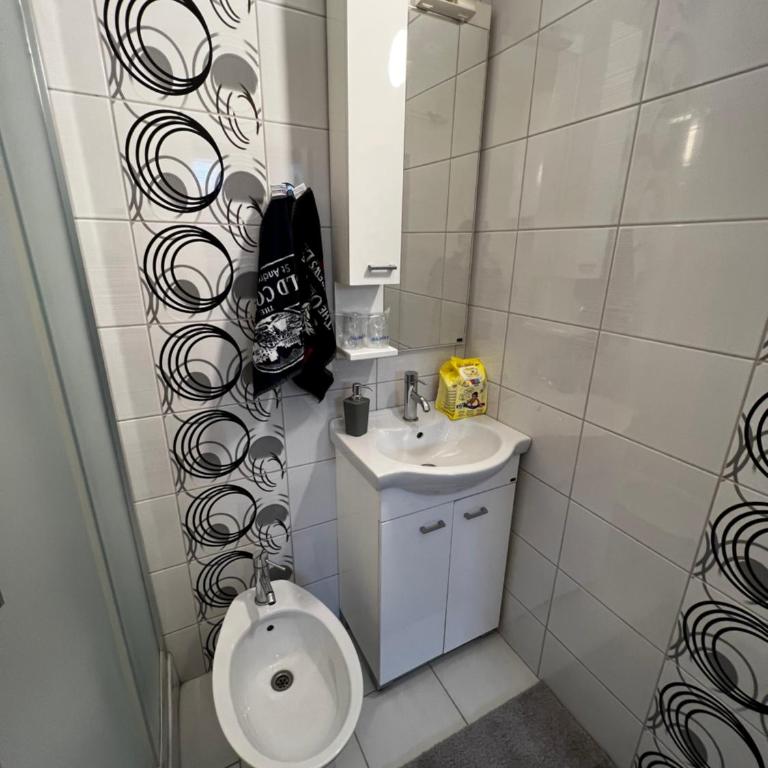 Aleksandra - One-Bedroom Apartment - 16