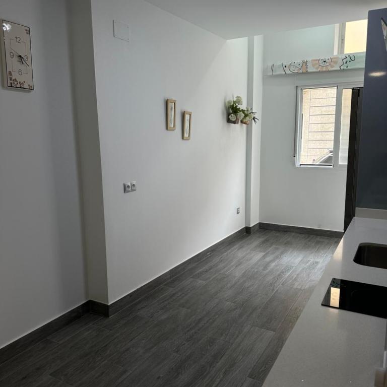 Apartamento 5 a 3 min caminando de la Estación de Bus y Tren María Zambrano 5 - Apartamento de 1 dormitorio - 6