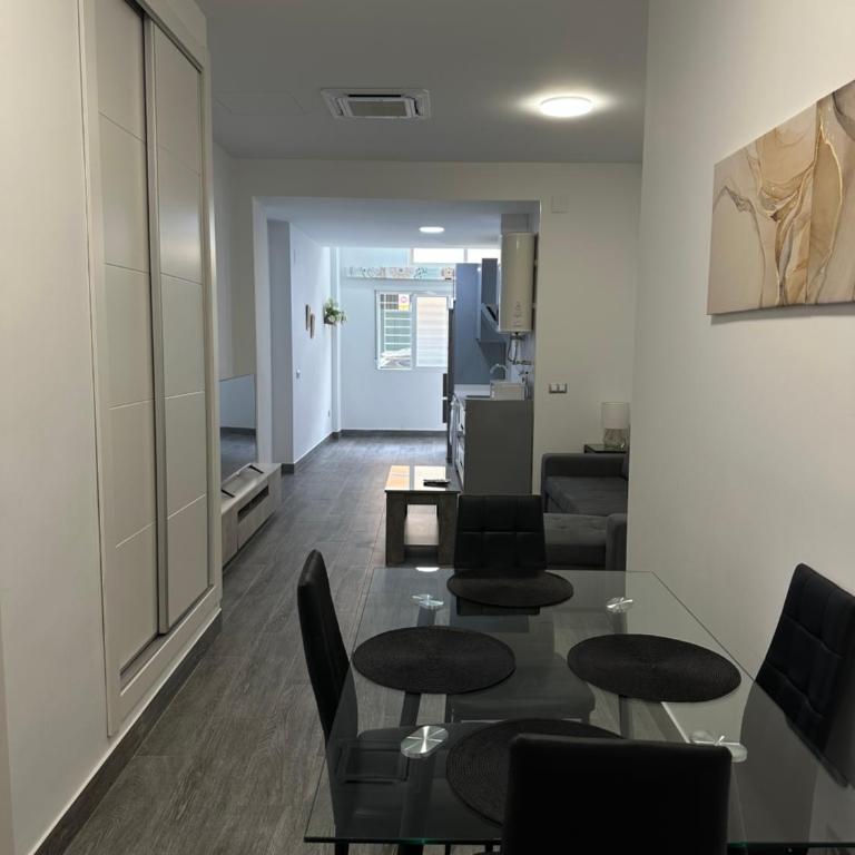 Apartamento 5 a 3 min caminando de la Estación de Bus y Tren María Zambrano 5 - Apartamento de 1 dormitorio - 4