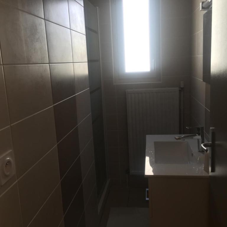 Gite Le Logis Dauphinois - Chambre Double Standard avec Salle de Bains Commune - 9