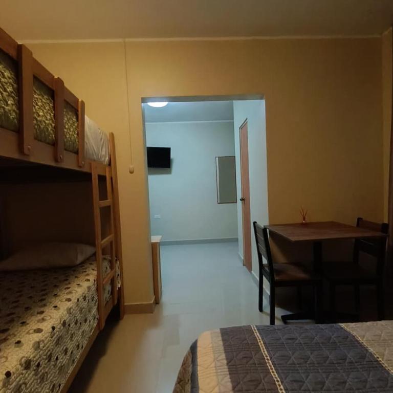 HOSPEDAJE JOSUE - paracas - 6-Bed Mixed Dormitory Room - 7