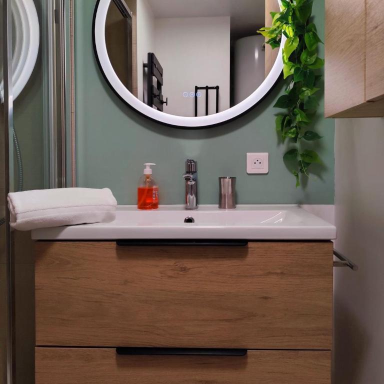 Le Bel'Vue, 5 pers, Hyper Centre vue lac - Two-Bedroom Apartment - 9