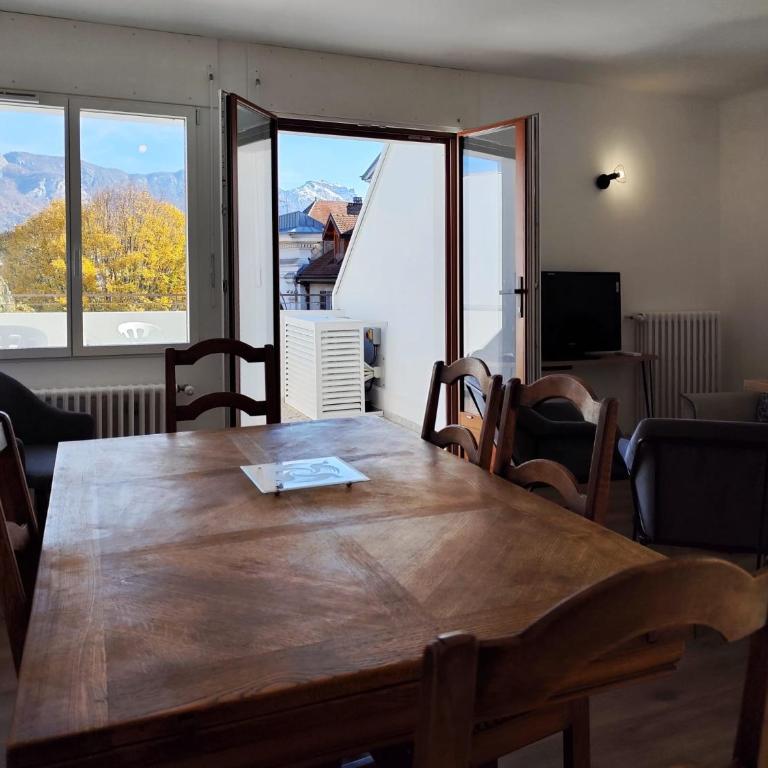 Le Bel'Vue, 5 pers, Hyper Centre vue lac - Two-Bedroom Apartment - 6