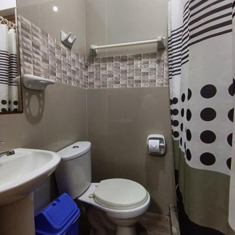 HOSPEDAJE JOSUE - paracas - 6-Bed Mixed Dormitory Room - 8