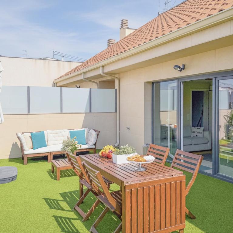 HQ Rooms Apartments San Vicente - 3 Bedroom Penthouse Apartment - 2