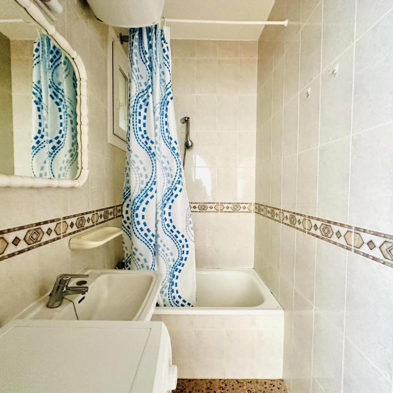 EL SOL. Tu hogar junto al mar – Apartamento cómodo para 6 personas en Roses - ES-258-36 - Apartment - 30