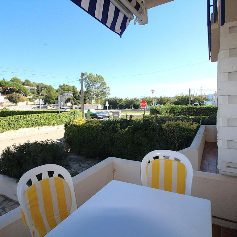 Apartamento reformado 50m de la playa de Grifeu - ES-228-204 - Apartamento - 1