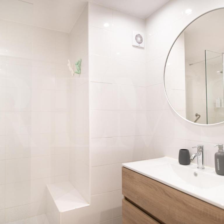 Apartment with balcony, pool and beach nearby REMS - One-Bedroom Apartment - 5