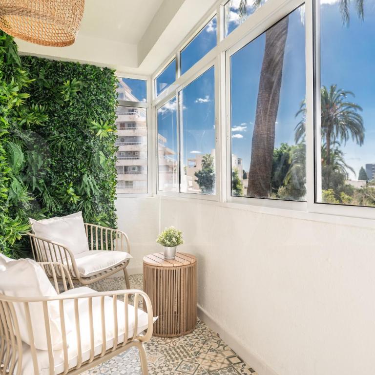 Apartment with balcony, pool and beach nearby REMS - One-Bedroom Apartment - 18