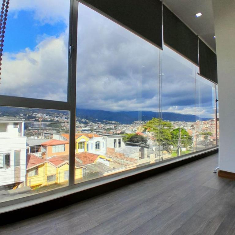 Suite de 4 camas cerca de UTPL y centro - Two-Bedroom Apartment with City View - 1