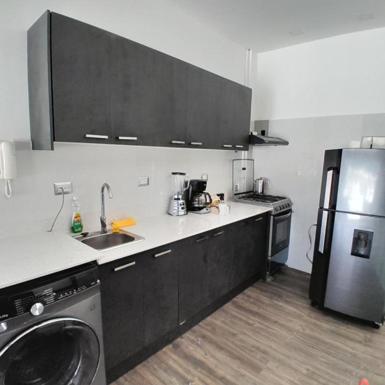 Suite de 4 camas cerca de UTPL y centro - Two-Bedroom Apartment with City View - 5