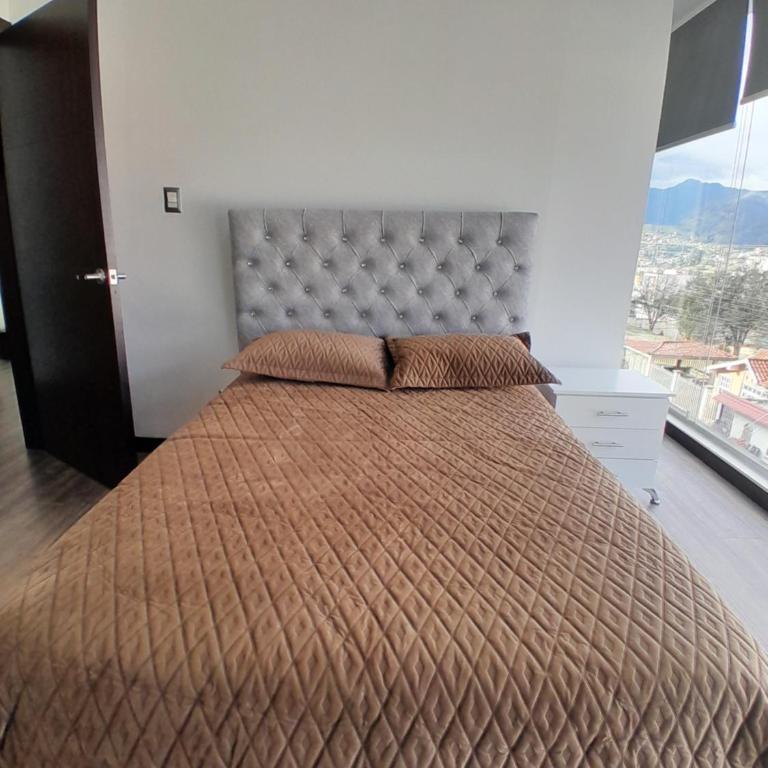 Suite de 4 camas cerca de UTPL y centro - Two-Bedroom Apartment with City View - 7