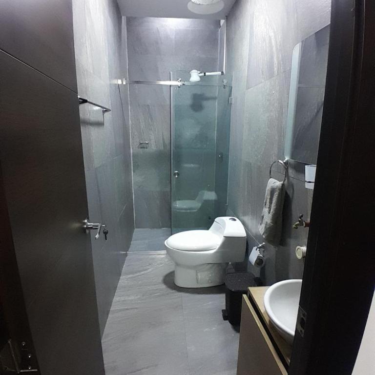 Suite de 4 camas cerca de UTPL y centro - Two-Bedroom Apartment with City View - 8