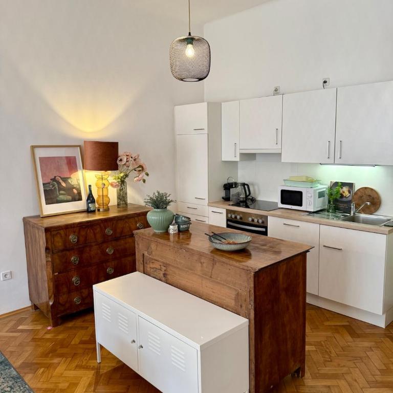 Marschall Top 10 Stilvoll wohnen mit kleinem Balkon im Herzen von Graz - Two-Bedroom Apartment - 5