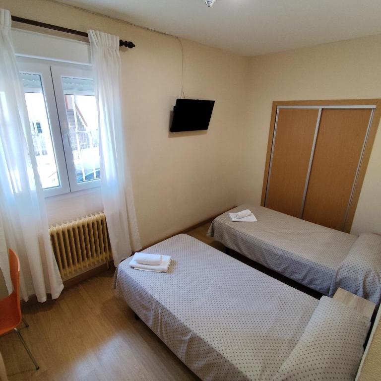 Hostal Hernan Cortes - Habitación Doble - 2 camas - 18