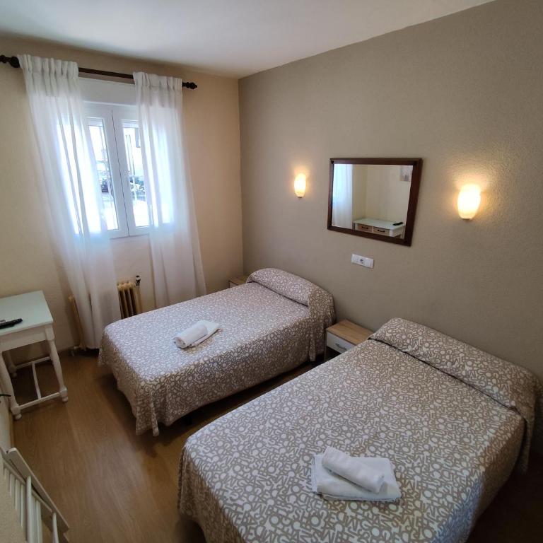 Hostal Hernan Cortes - Habitación Doble - 2 camas - 23