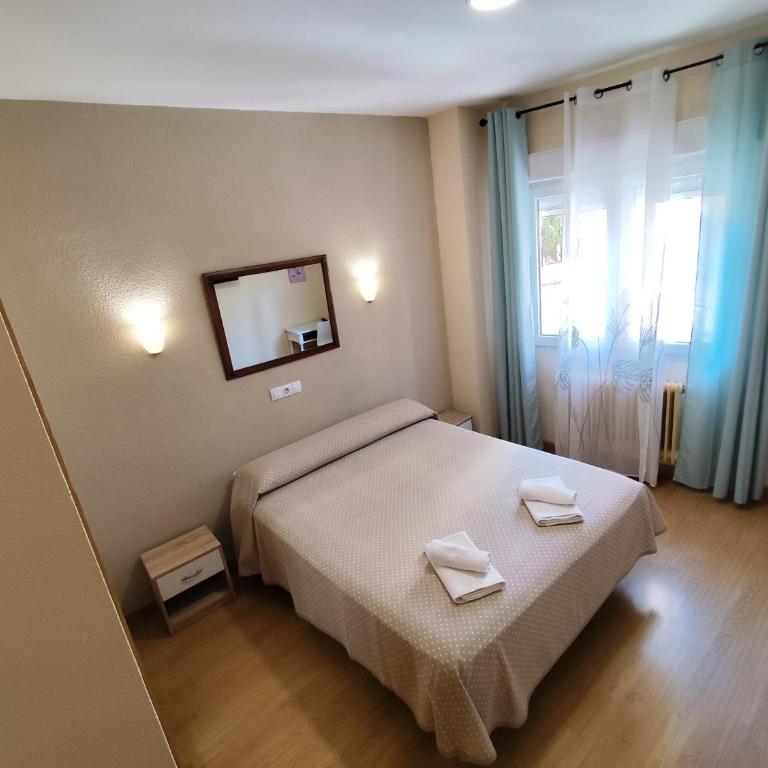 Hostal Hernan Cortes - Habitación Doble Económica - 10