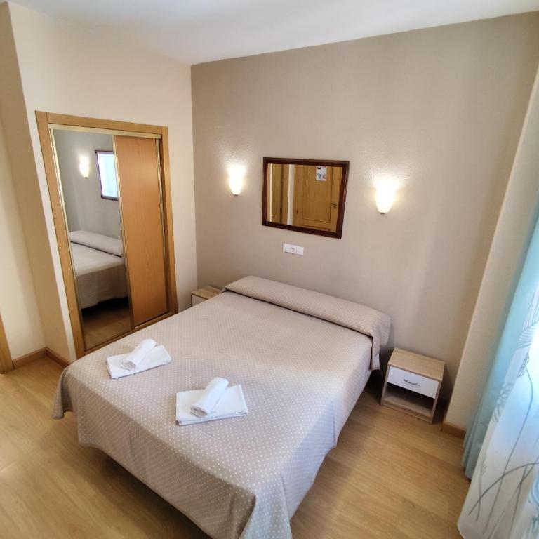 Hostal Hernan Cortes - Habitación Doble Económica - 11