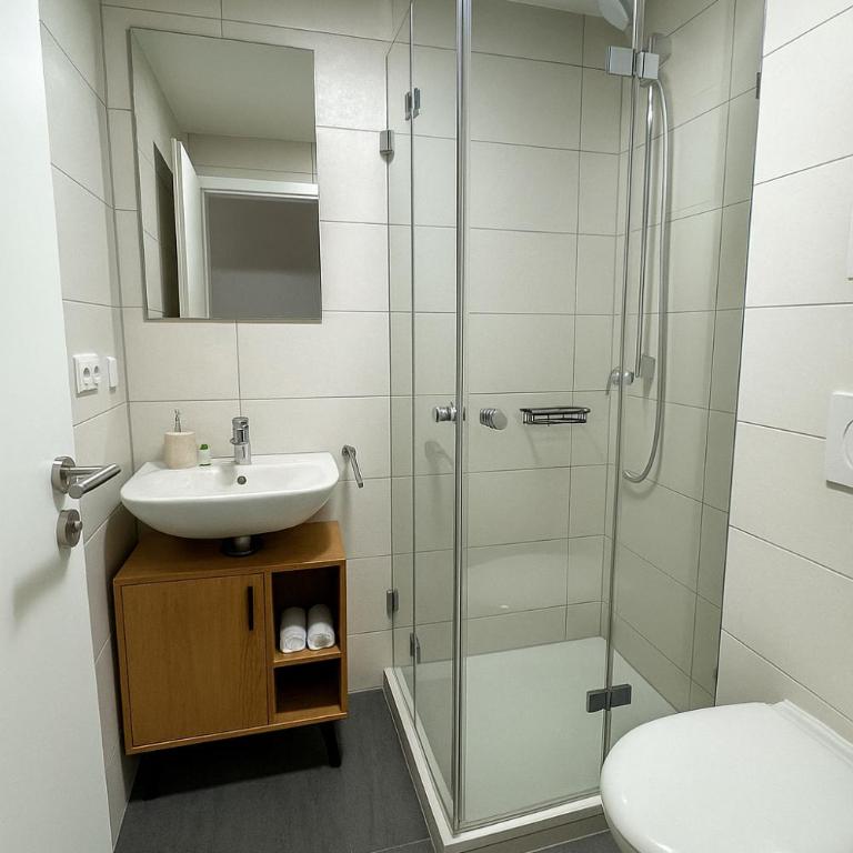 Allgäu Suites - Innenstadt, Schlafzimmer, Küche, Parkplatz möglich, Dachterrasse - Monolocale - 10