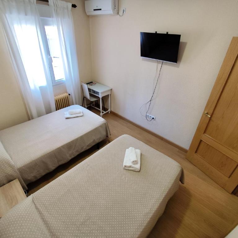 Hostal Hernan Cortes - Habitación Doble - 2 camas - 26