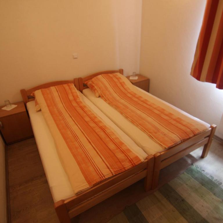 Rooms Zebax - Klasična Dvokrevetna Soba sa Bračnim Krevetom - 15