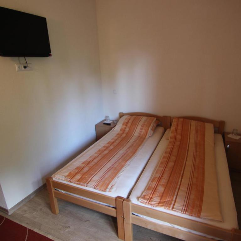 Rooms Zebax - Klasična Dvokrevetna Soba sa Bračnim Krevetom - 16
