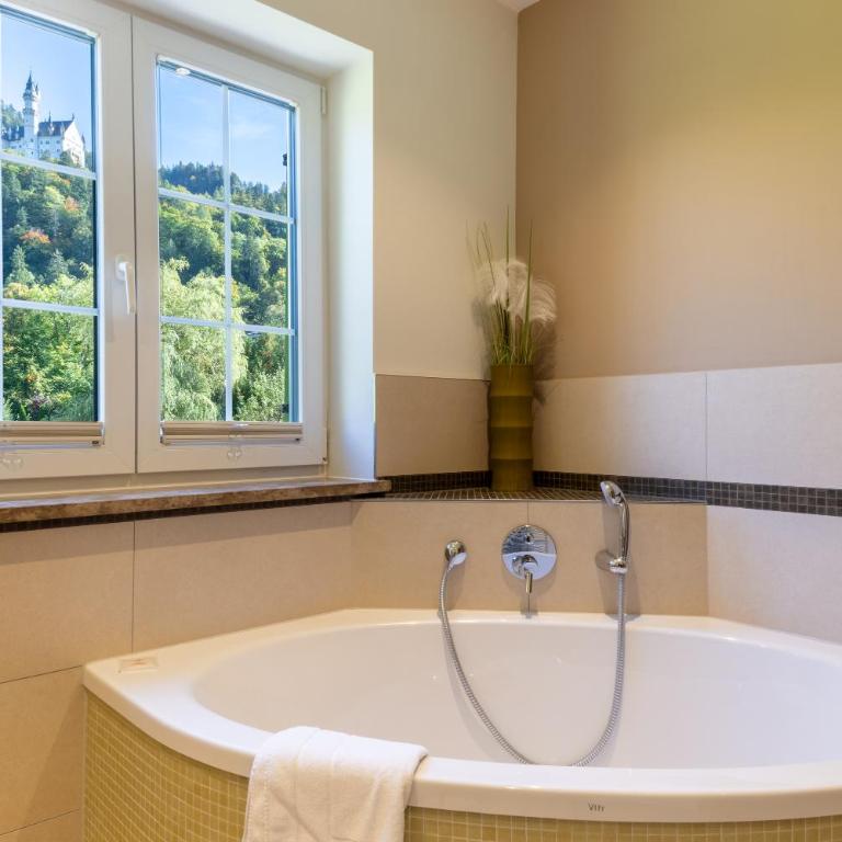 Villa Ludwig Suite Hotel - Komfort Suite mit Schlossblick - 9