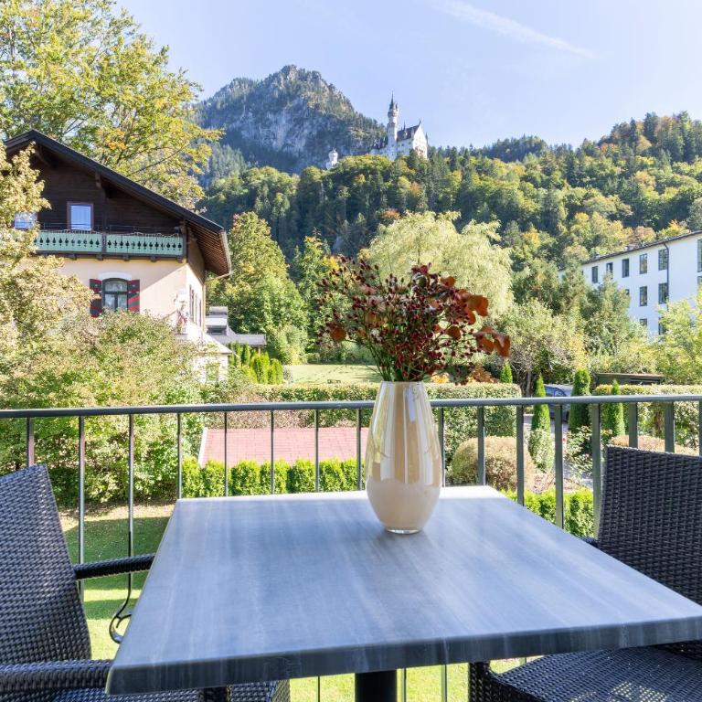Villa Ludwig Suite Hotel - Komfort Suite mit Schlossblick - 11