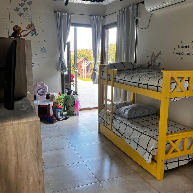 Espectacular casa con pileta en Barrio Privado - Casa de 4 dormitorios - 46