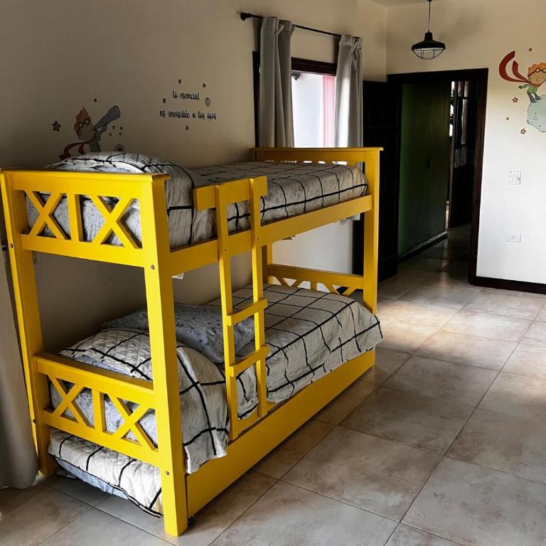 Espectacular casa con pileta en Barrio Privado - Casa de 4 dormitorios - 61