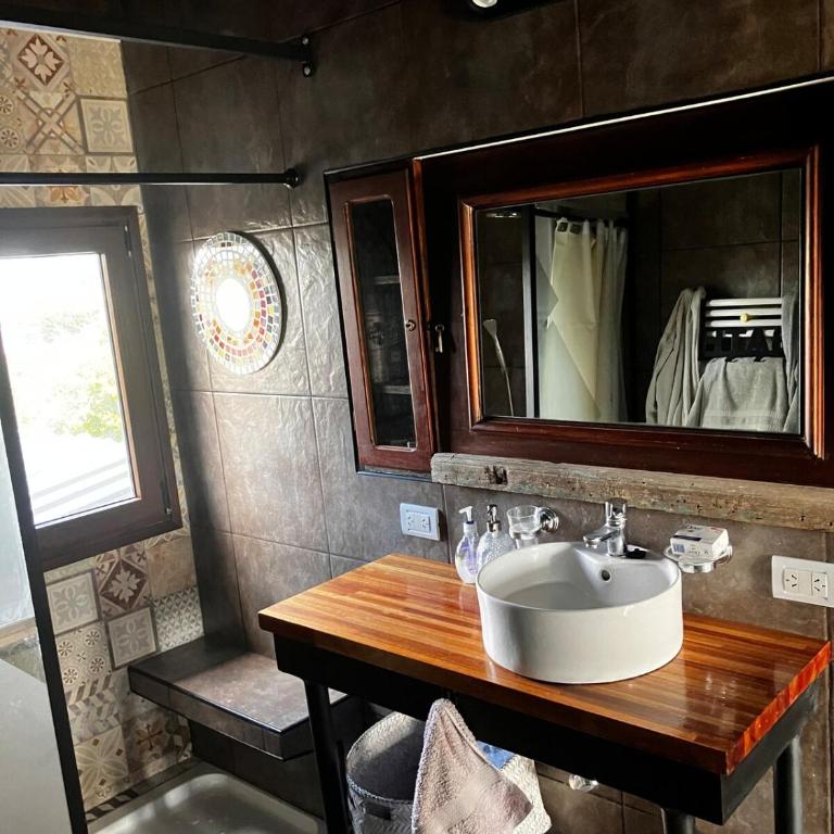 Espectacular casa con pileta en Barrio Privado - Casa de 4 dormitorios - 63