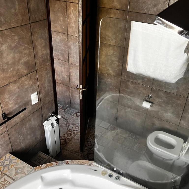 Espectacular casa con pileta en Barrio Privado - Casa de 4 dormitorios - 65