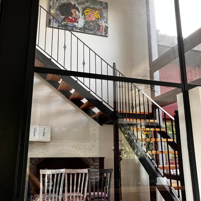 Espectacular casa con pileta en Barrio Privado - Casa de 4 dormitorios - 66