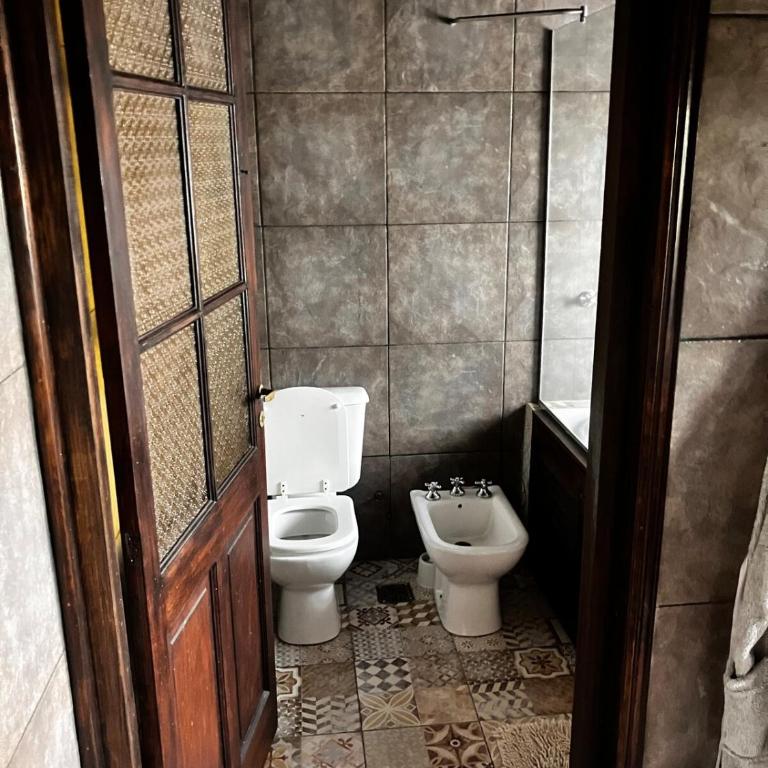 Espectacular casa con pileta en Barrio Privado - Casa de 4 dormitorios - 67