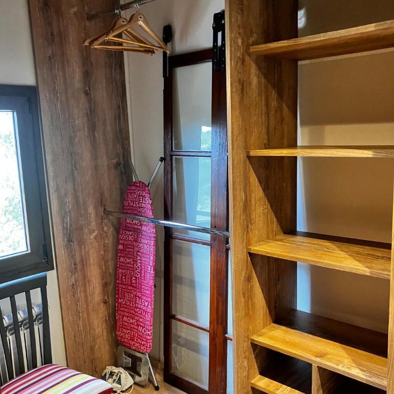 Espectacular casa con pileta en Barrio Privado - Casa de 4 dormitorios - 70