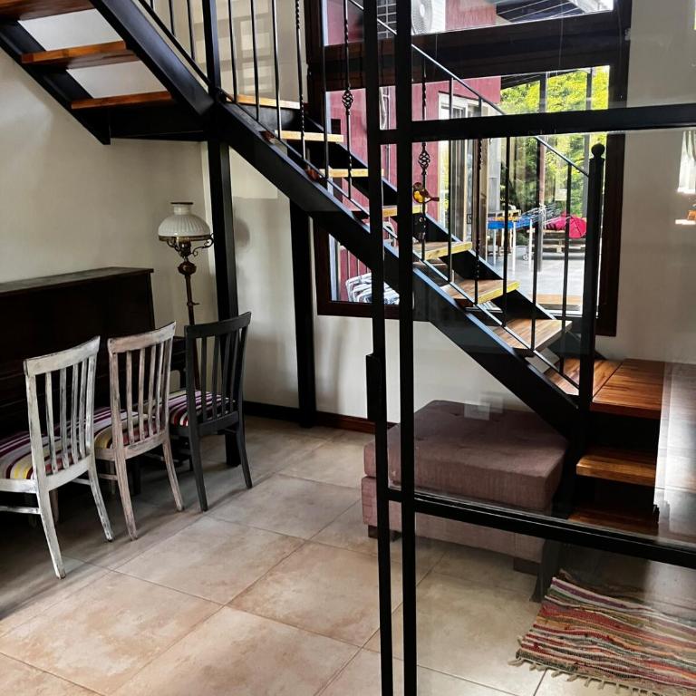 Espectacular casa con pileta en Barrio Privado - Casa de 4 dormitorios - 78