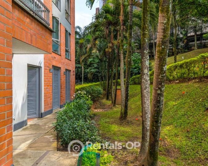 Spacious apartment near Lleras and Provenza rentalsOP AN08 - Three-Bedroom Apartment - 3
