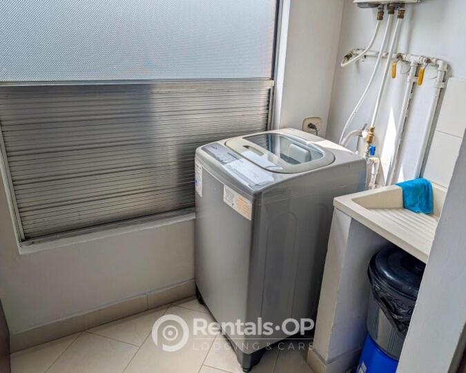 Spacious apartment near Lleras and Provenza rentalsOP AN08 - Three-Bedroom Apartment - 6