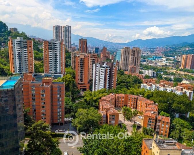 Spacious apartment near Lleras and Provenza rentalsOP AN08 - Three-Bedroom Apartment - 14