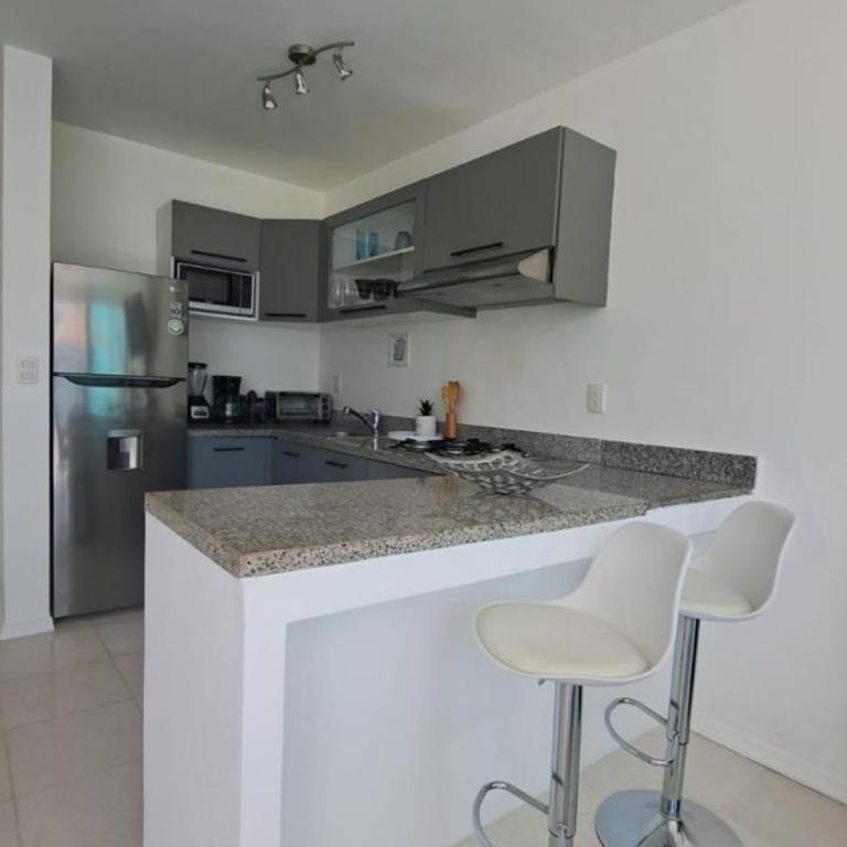 Departamento Mike's - Apartamento de 2 dormitorios con balcón y vistas al mar - 15